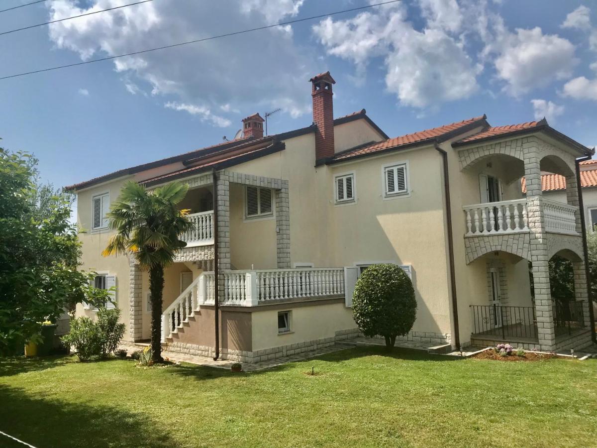 Apartments Marinela Πόρετς Εξωτερικό φωτογραφία