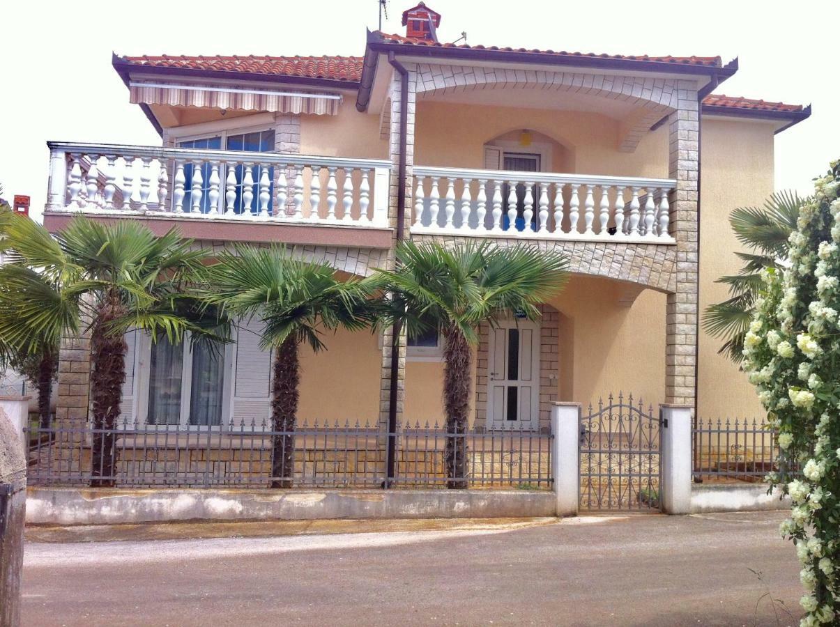 Apartments Marinela Πόρετς Εξωτερικό φωτογραφία