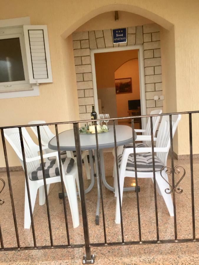 Apartments Marinela Πόρετς Εξωτερικό φωτογραφία