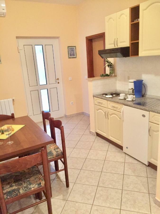 Apartments Marinela Πόρετς Εξωτερικό φωτογραφία