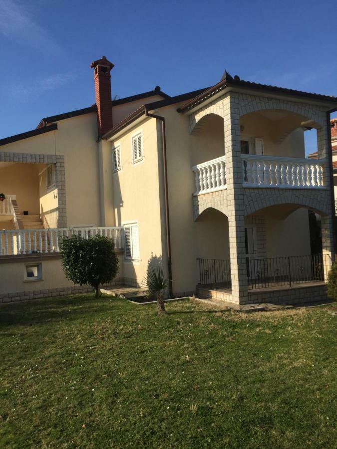 Apartments Marinela Πόρετς Εξωτερικό φωτογραφία